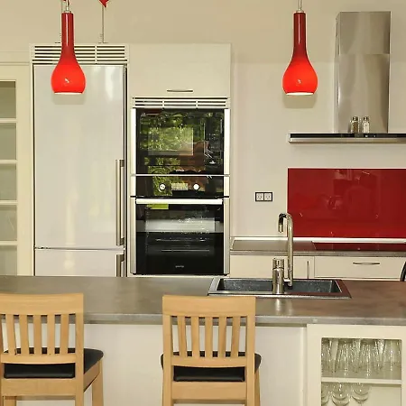 Four-bedroom Holiday In 11 * Oksbøl